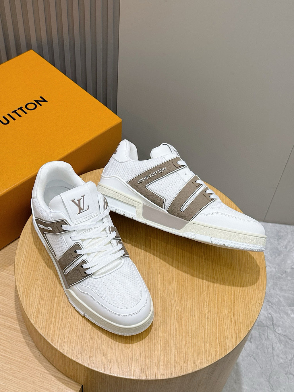 Tênis Louis Vuitton Trainer #54 Low Classic Branco/Marrom