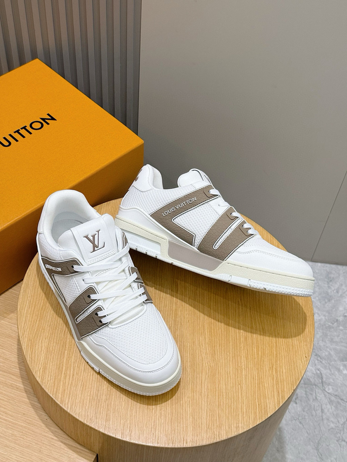 Tênis Louis Vuitton Trainer #54 Low Classic Branco/Marrom