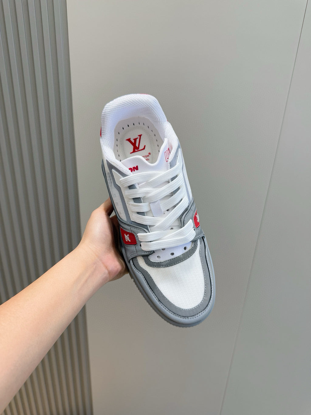 Tênis LOUIS VUITTON  Trainer Sneaker in White and Graphite Mesh with Red Accents