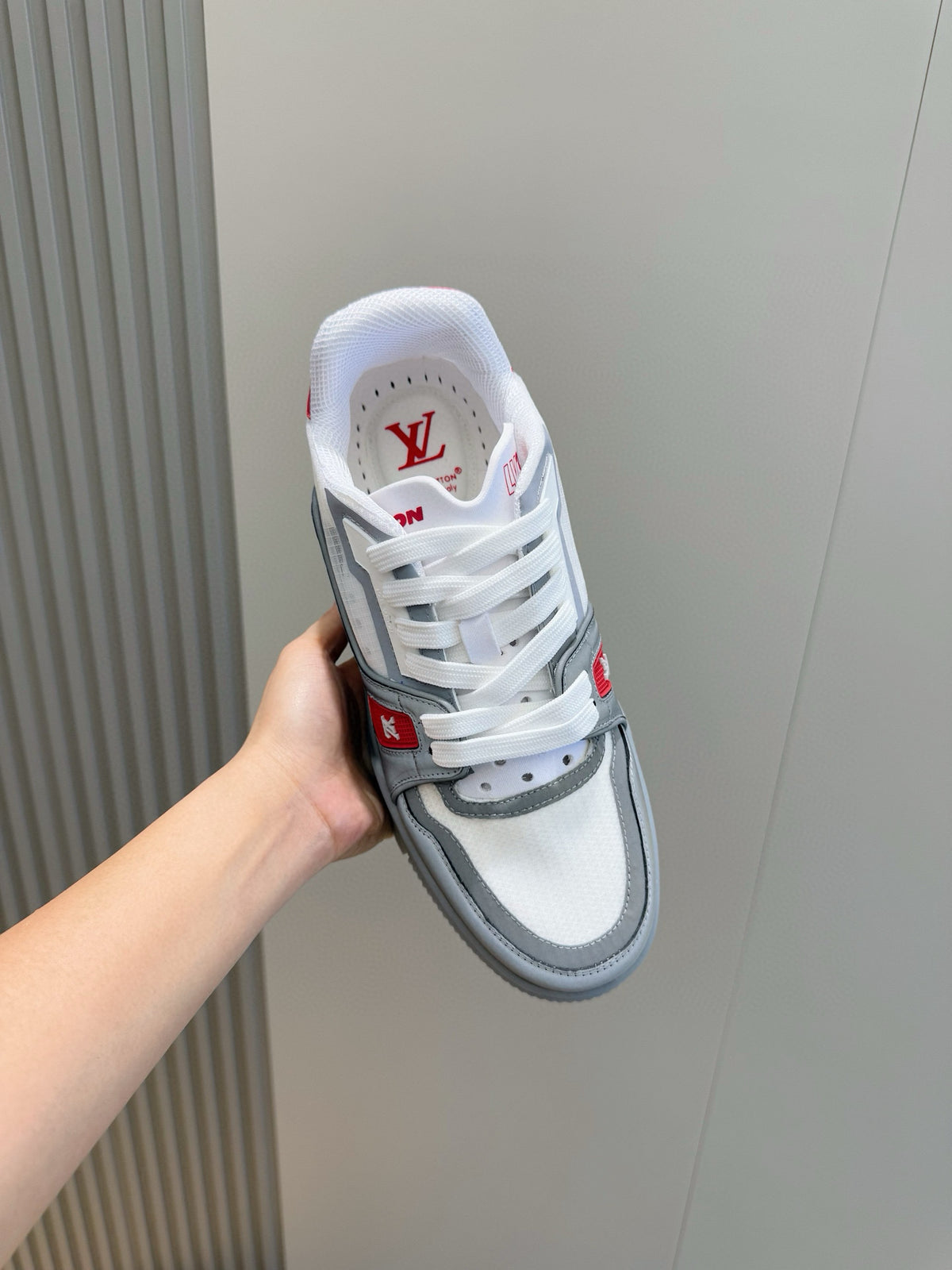 Tênis LOUIS VUITTON  Trainer Sneaker in White and Graphite Mesh with Red Accents