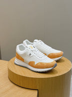 Tênis Louis Vuitton Run Away White/Orange Monogram