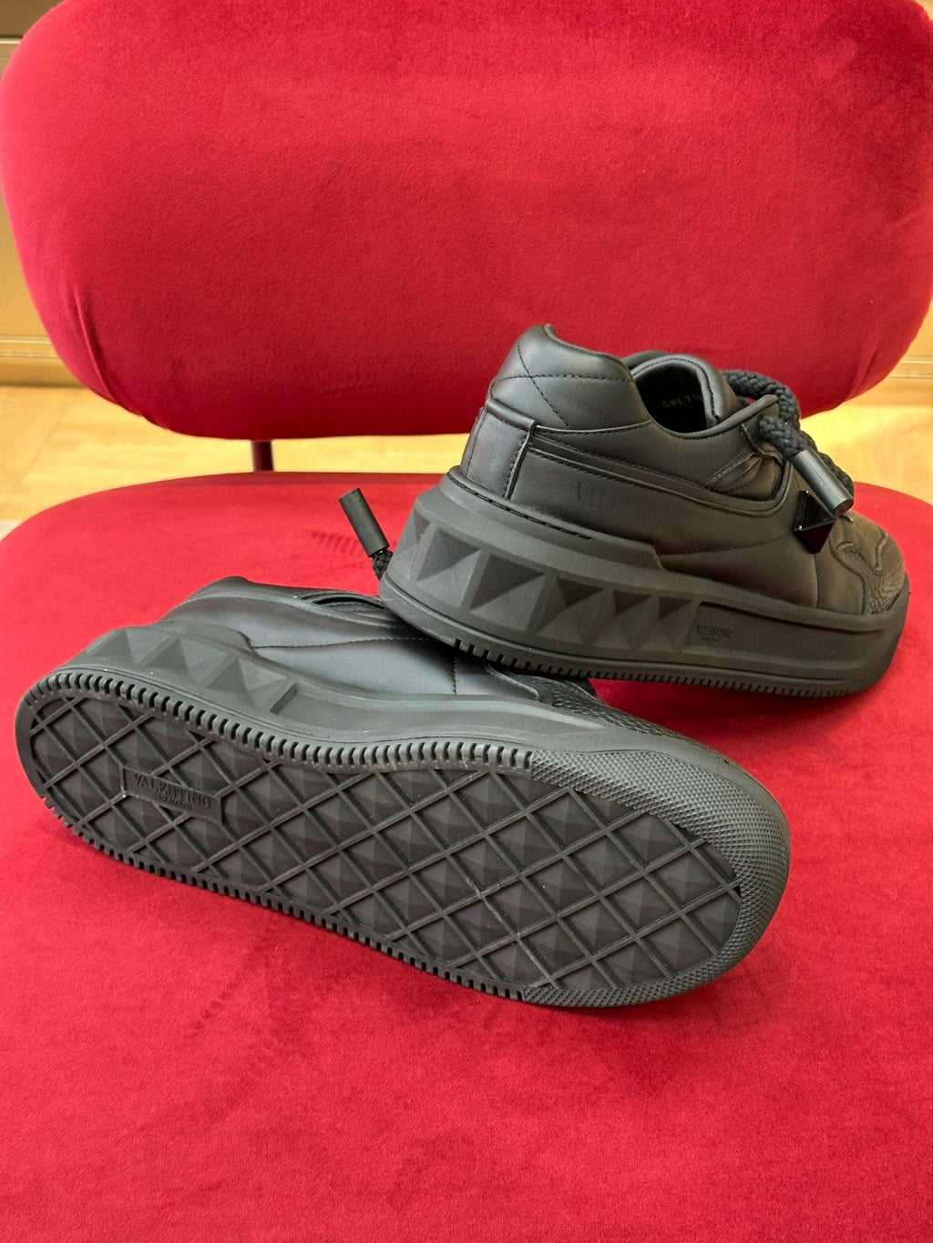 Valentino One Stud XL Black (Pronta Entrega) Tam 41