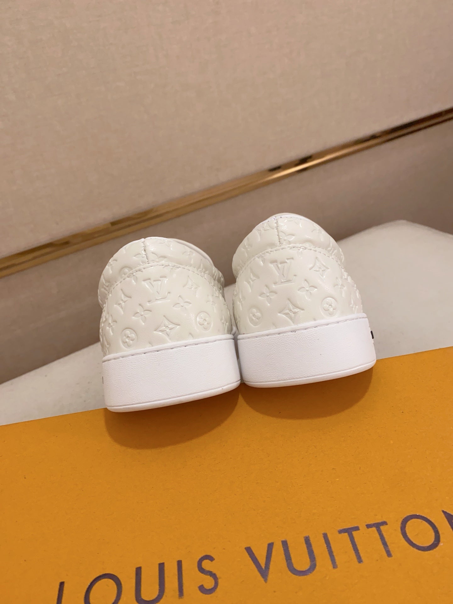 Lv Slip on Leather White Monogram Black