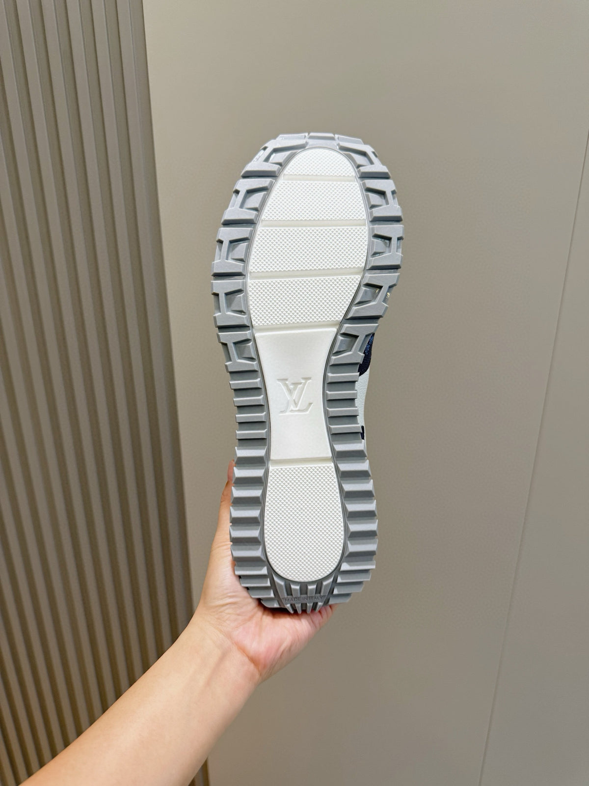 Tênis Louis Vuitton Run Away White/Blue Monogram