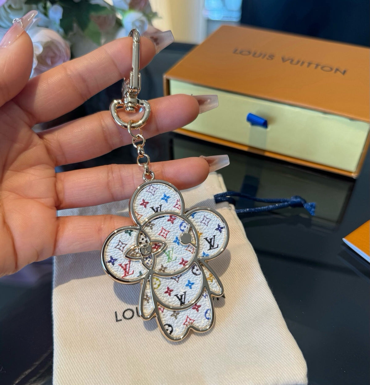 Chaveiro LV x x TM Vivienne Head Bag Charm