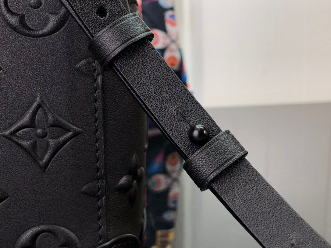 Bag Lv Steamer XS Monogram Black