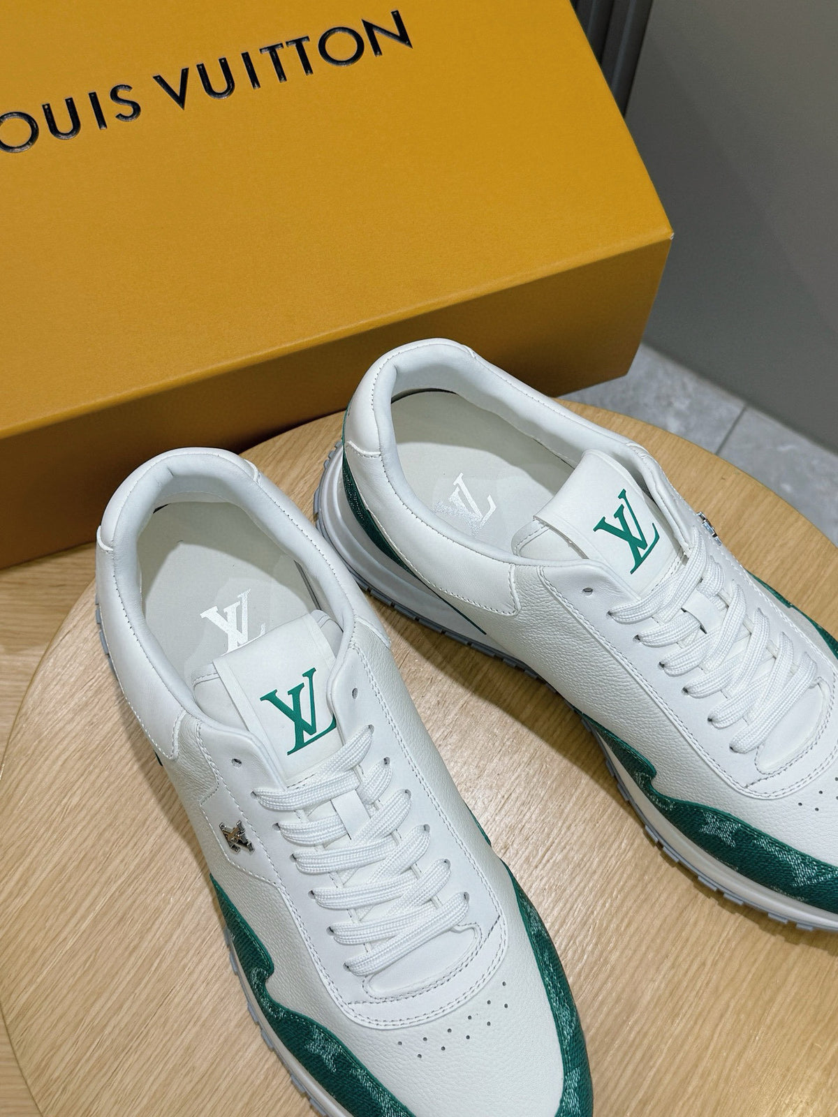 Tênis Louis Vuitton Run Away White/Green Monogram
