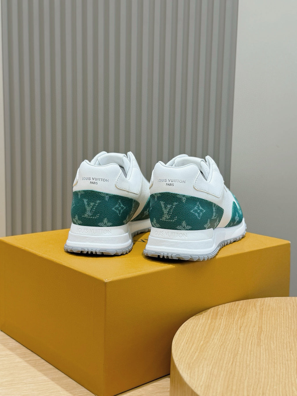 Tênis Louis Vuitton Run Away White/Green Monogram