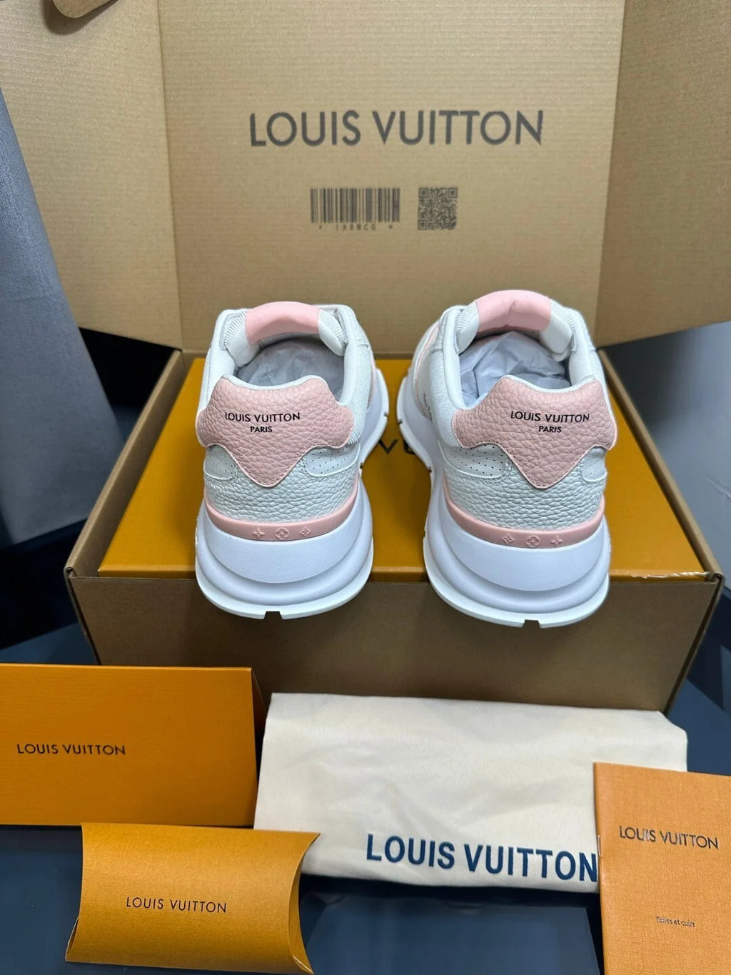 Tênis Louis Vuitton Classic White Pink