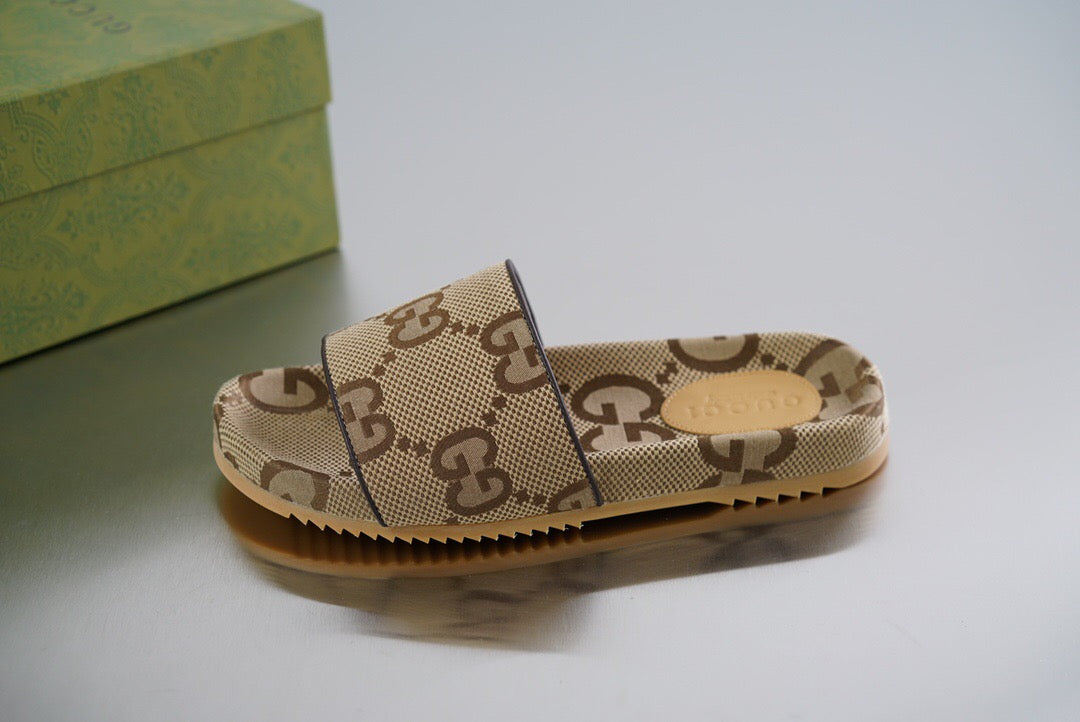 Gucci maxi GG canvas slide sandal