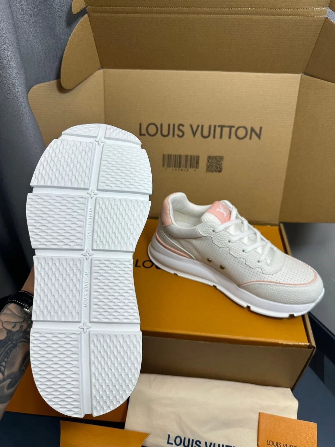 Tênis Louis Vuitton Classic White Pink