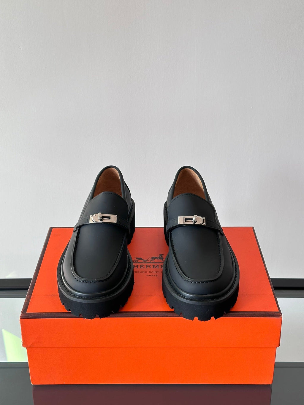 Sapato HERMES Loafers (Pronta Entrega) Tamanho40 e 41