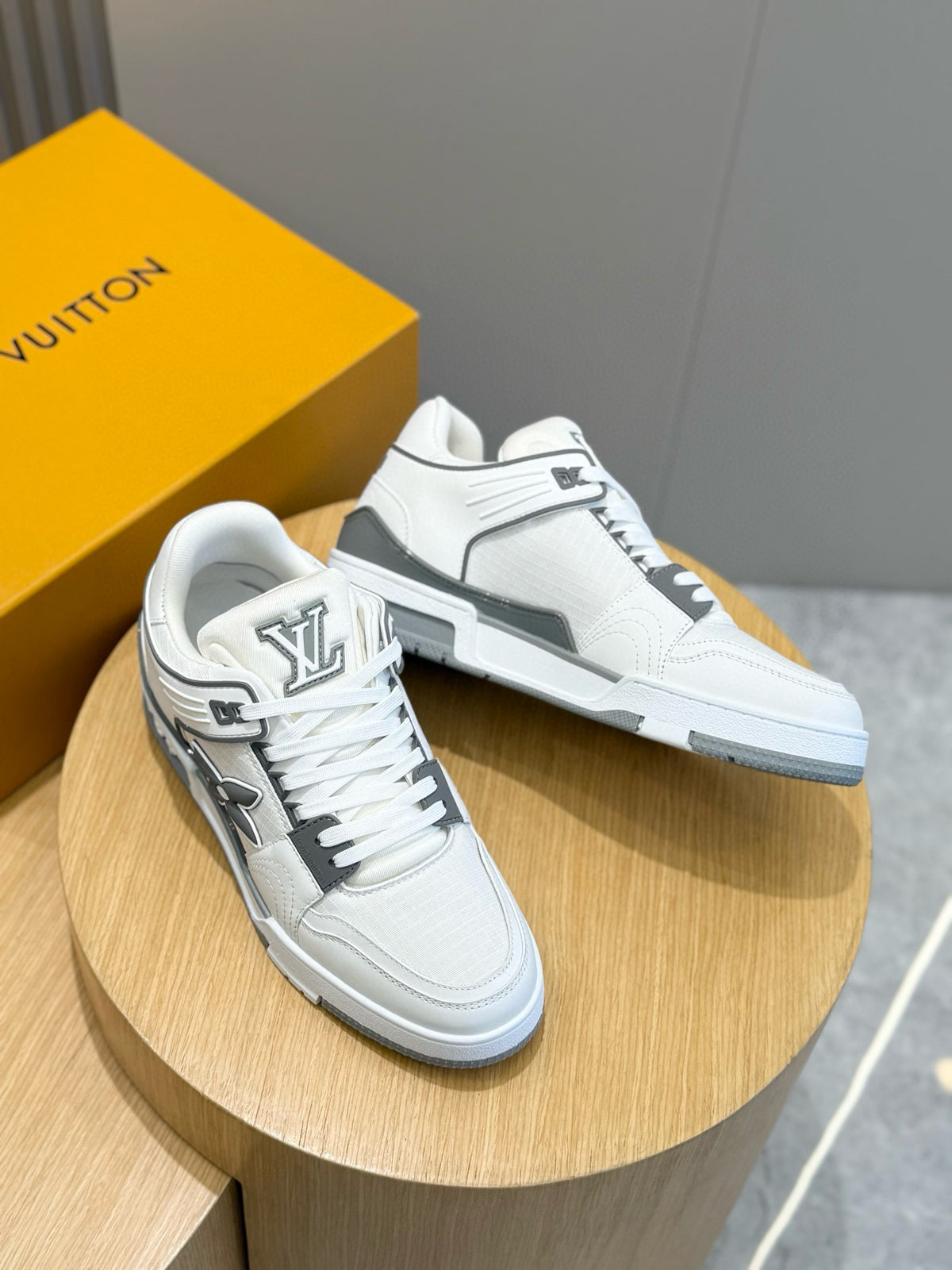 TÊNIS LOUIS VUITTON #54 TRAINER White Grey
