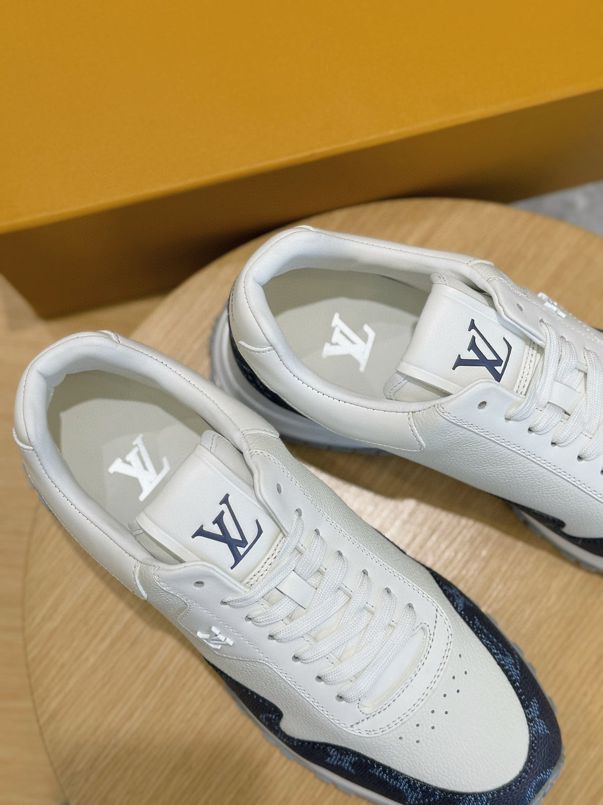 Tênis Louis Vuitton Run Away White/Blue Monogram