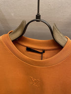 Camiseta Louis Vuitton Orange Relevo Logo