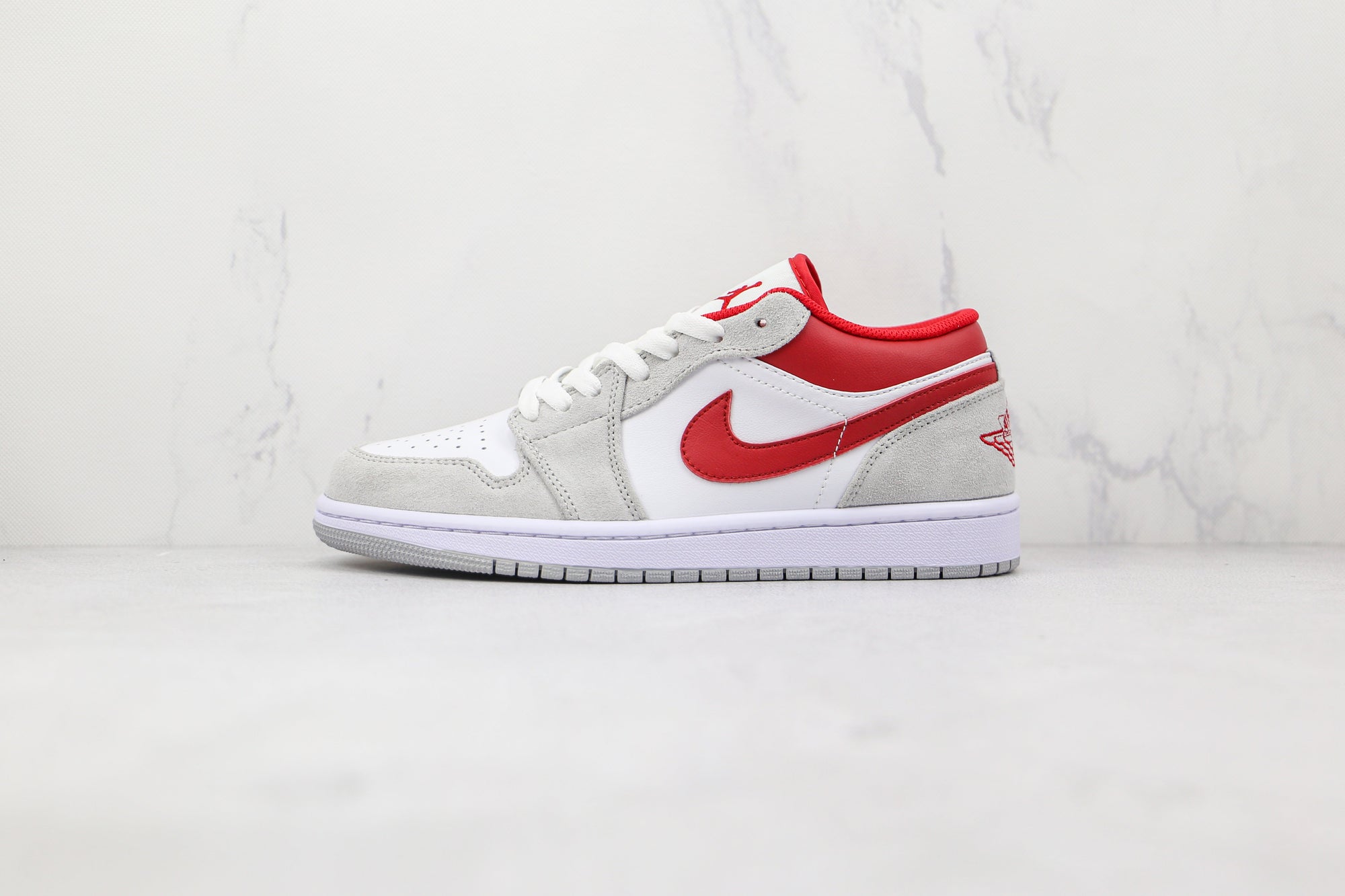Jordan 1 Low SE Light Smoke Grey Gym Red