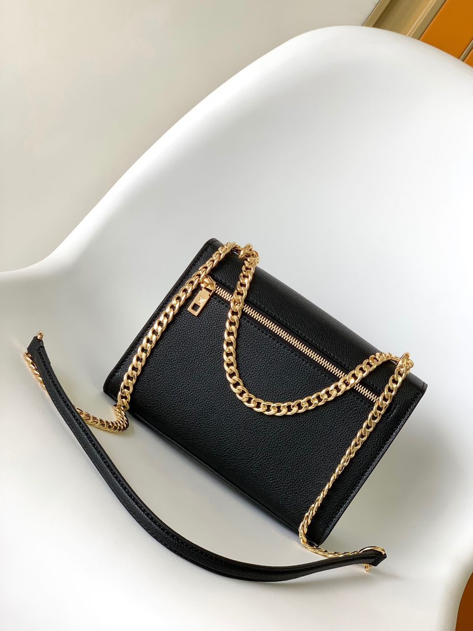 Bolsa LV Soft Calfskin Mylockme Chain Bag BB Black Creme