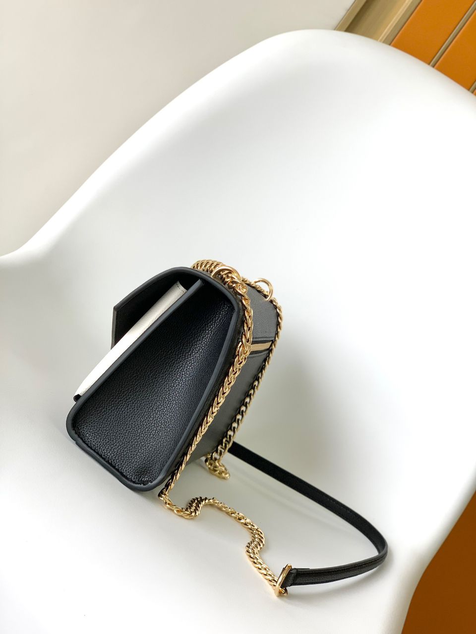 Bolsa LV Soft Calfskin Mylockme Chain Bag BB Black Creme