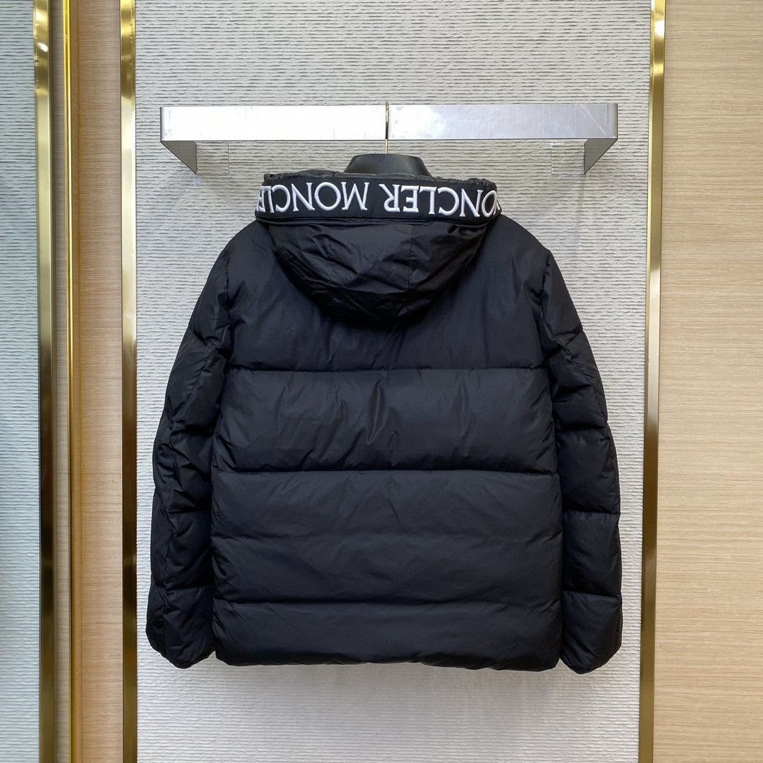 Jaqueta Moncler  Montcla Hooded Short Down Jacket