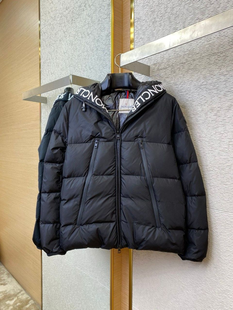 Jaqueta Moncler  Montcla Hooded Short Down Jacket