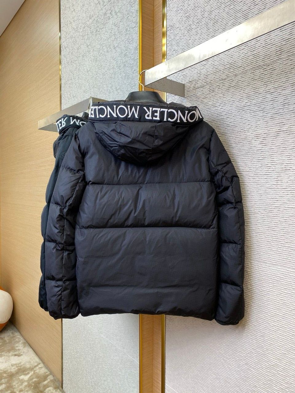 Jaqueta Moncler  Montcla Hooded Short Down Jacket