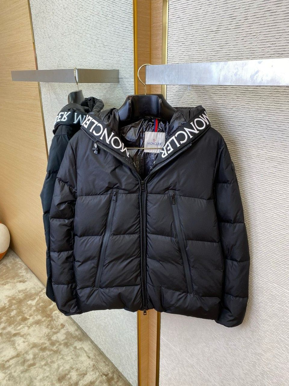 Jaqueta Moncler  Montcla Hooded Short Down Jacket