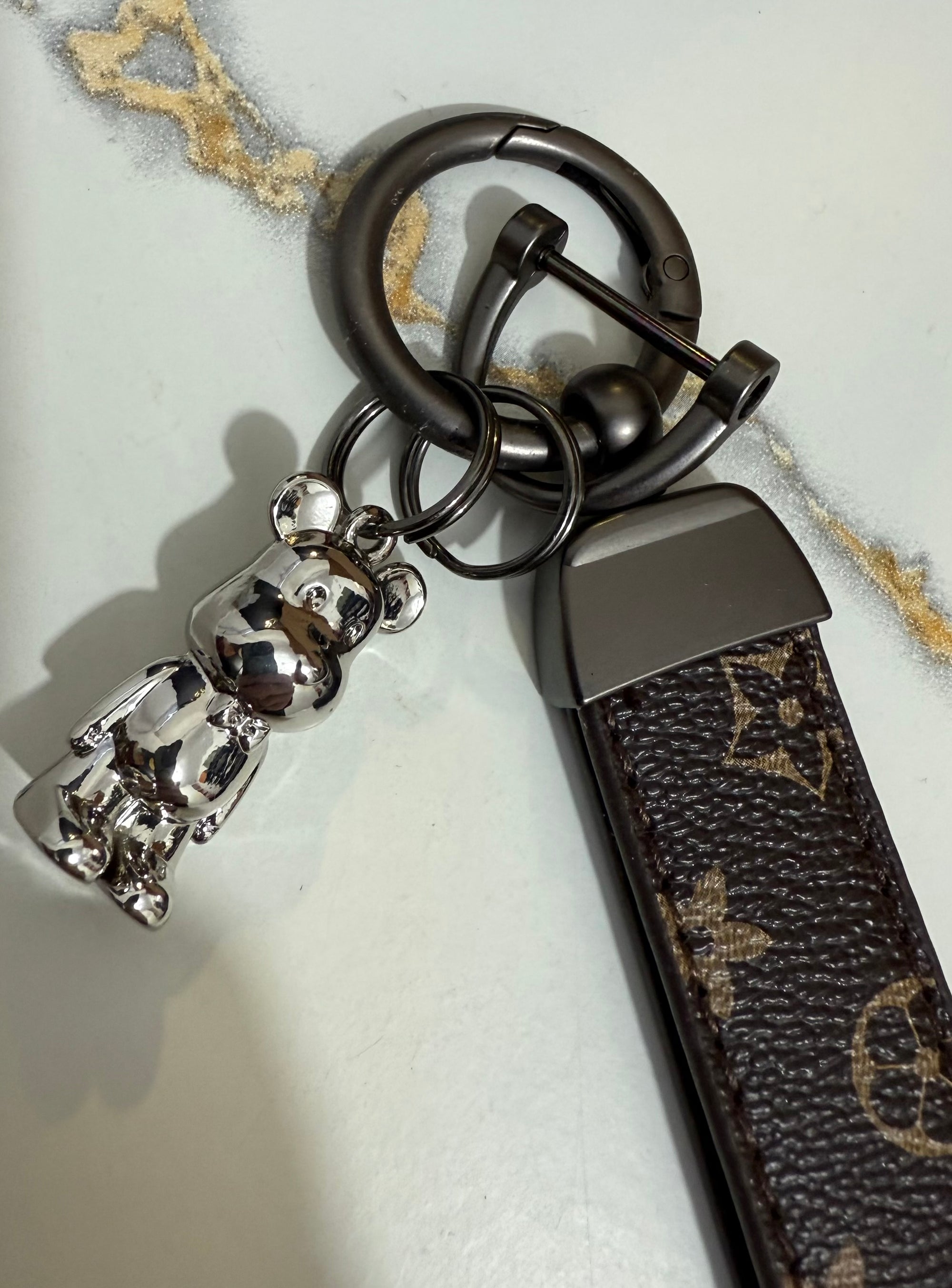 Chaveiro de Couro e metal nobre