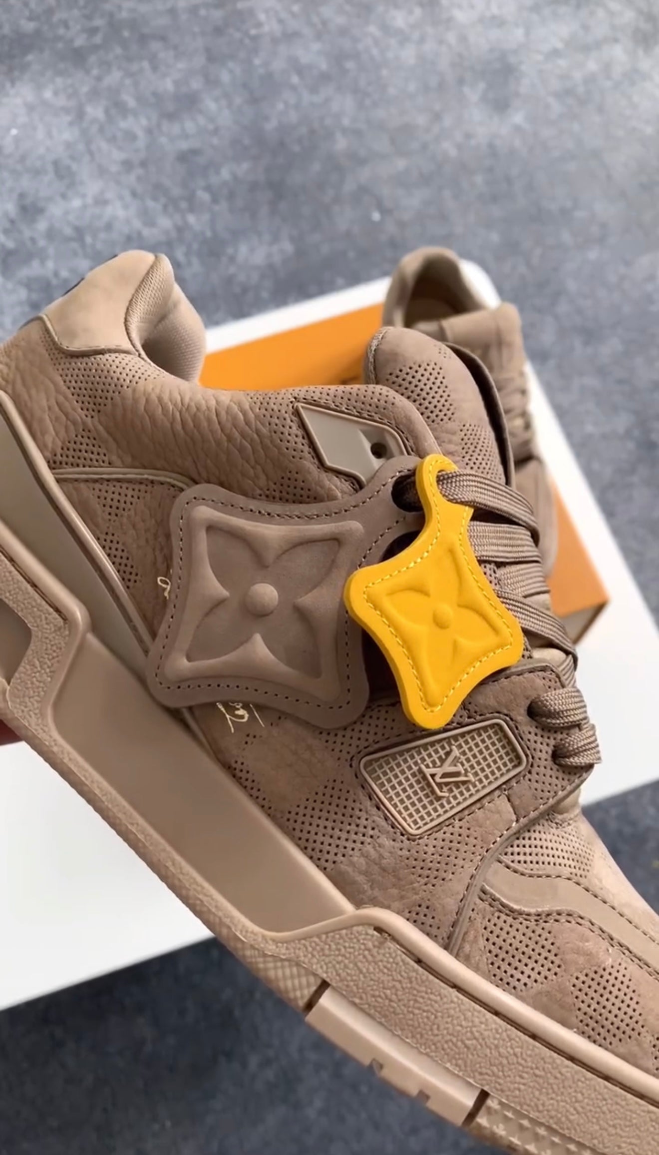 Louis Vuitton Trainer Couro Búfalo Brown (Pronta Entrega) Tamanho 38