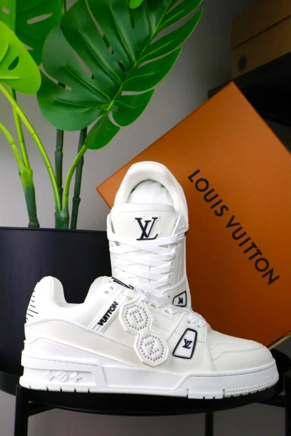 Louis Vuitton Trainers Luxury White Black