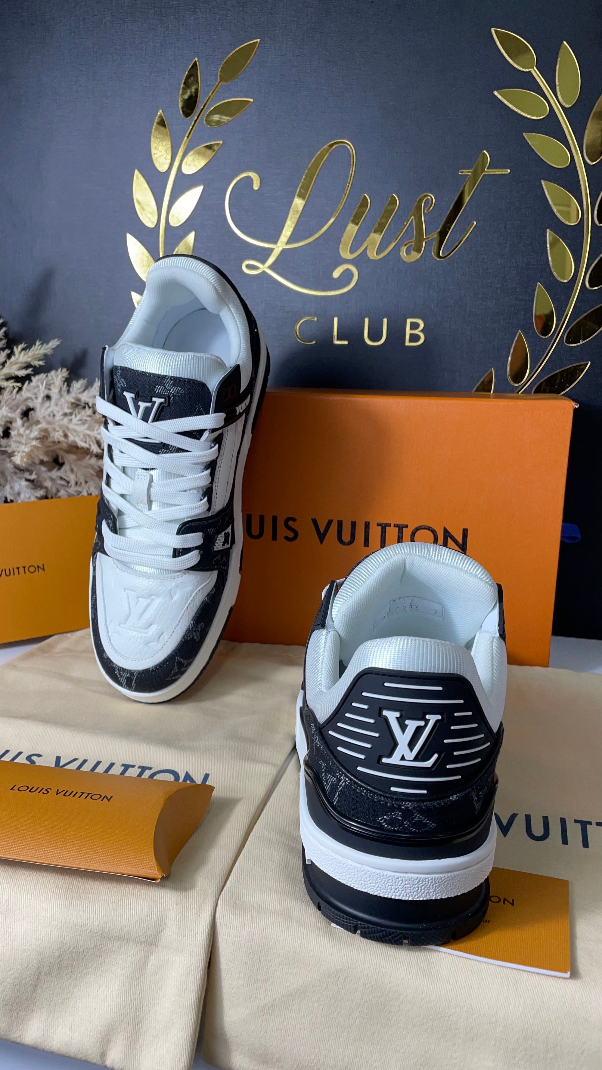 Louis Vuitton Trainer Black Denin  (PRONTA ENTREGA) Tamanho 41 e 42