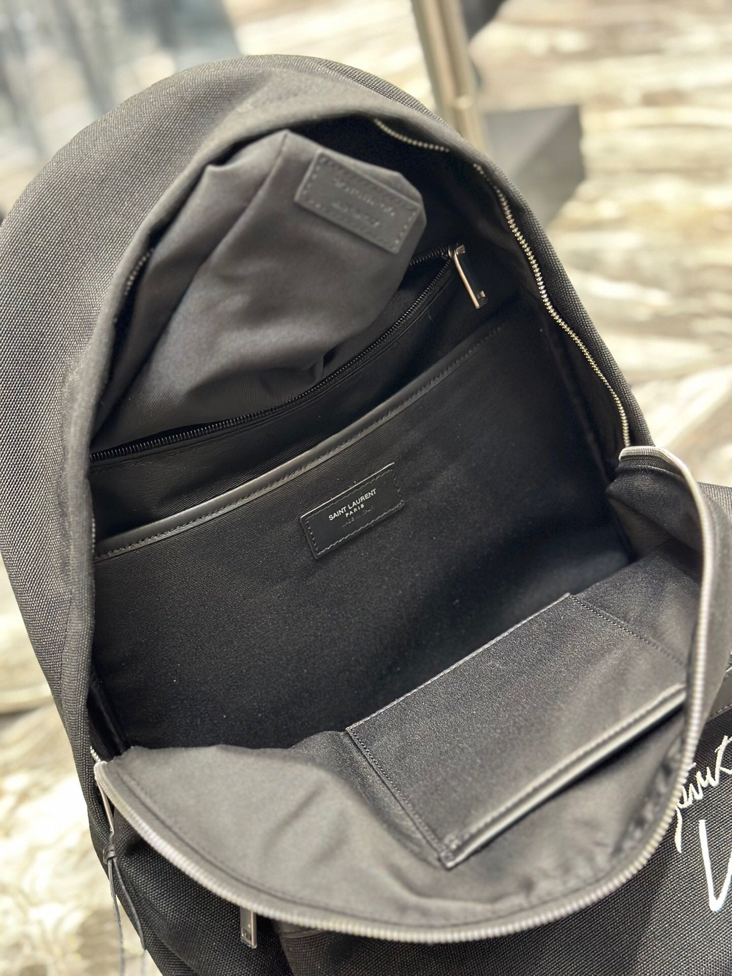 Yves Saint Laurent mochila