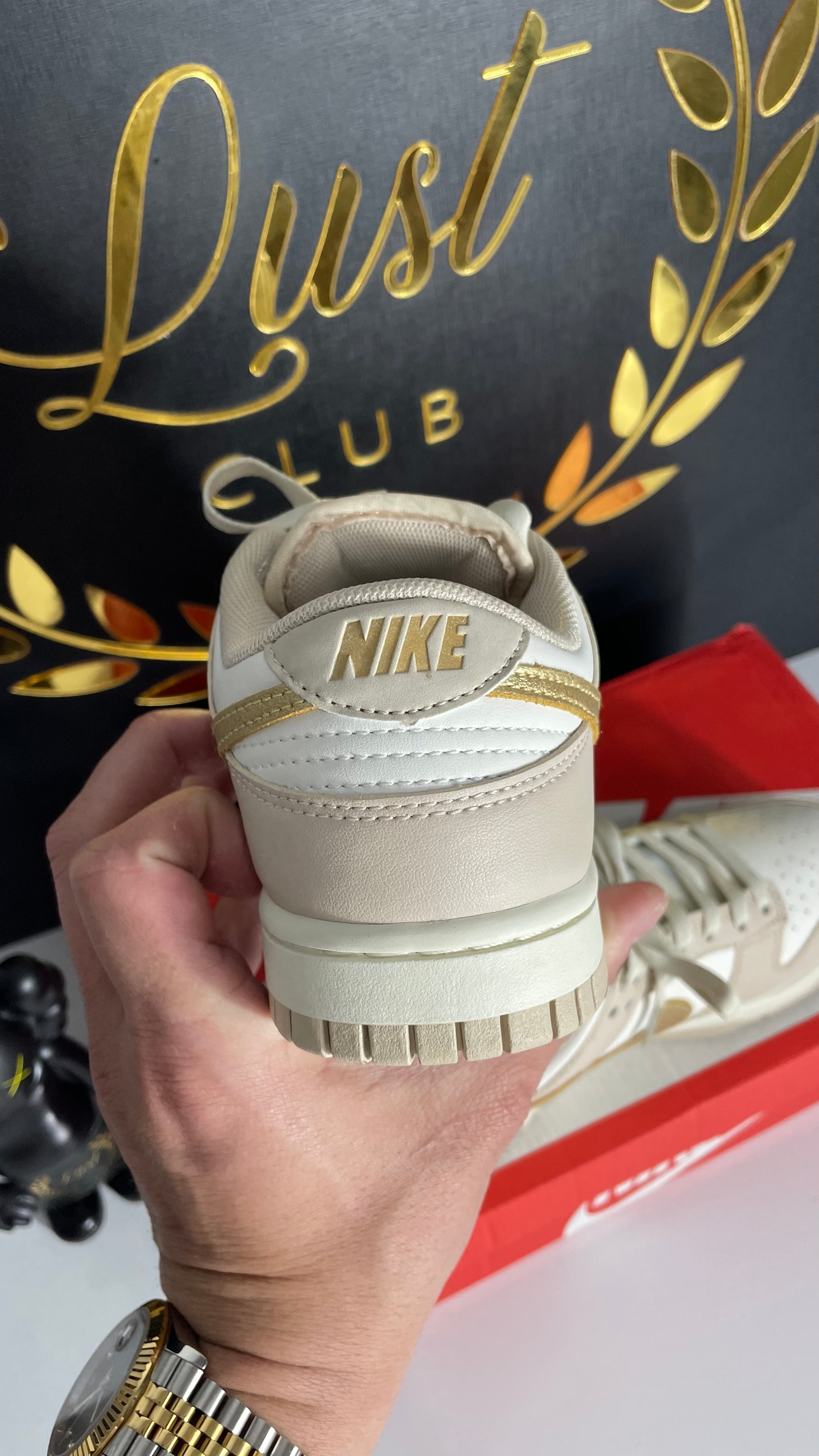 Nike Dunk Metallic Gold (PRONTA ENTREGA) Tamanho 34