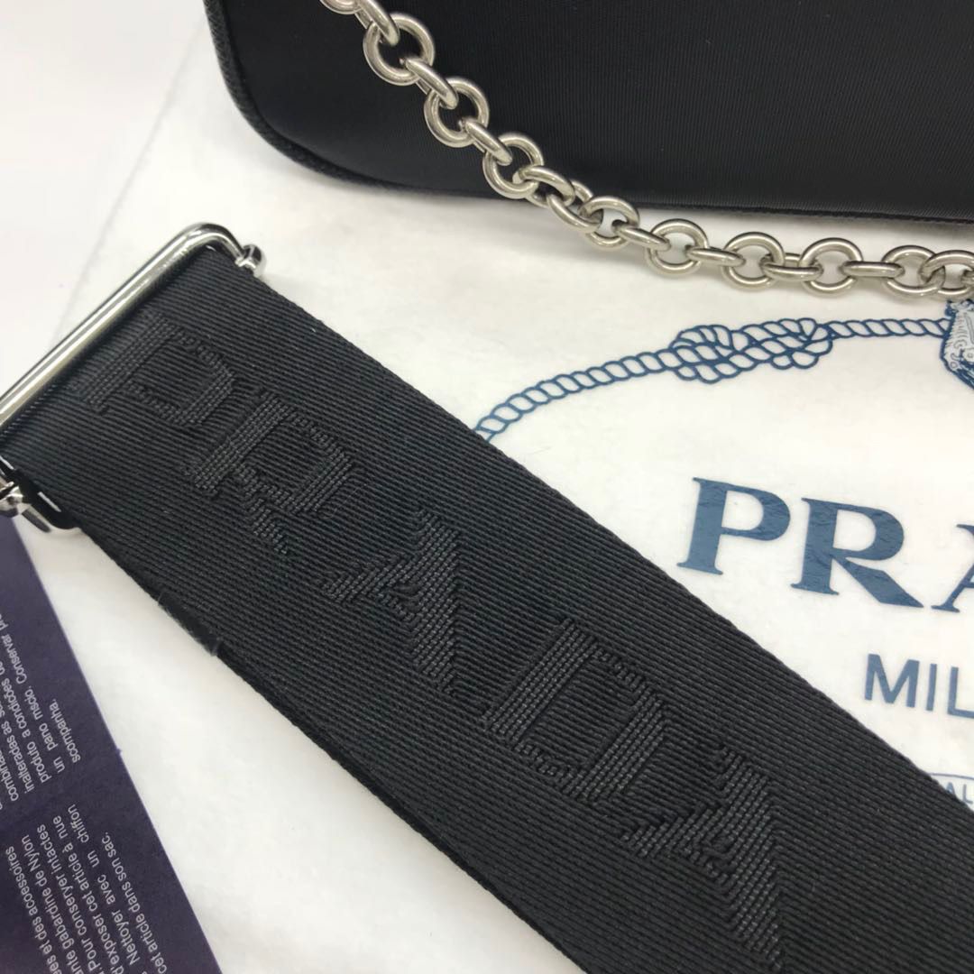Bolsa Prada Re-Edition 2005 em Nylon Black
