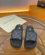 Chinelo Louis Vuitton Monogram Eclipse Canvas Black