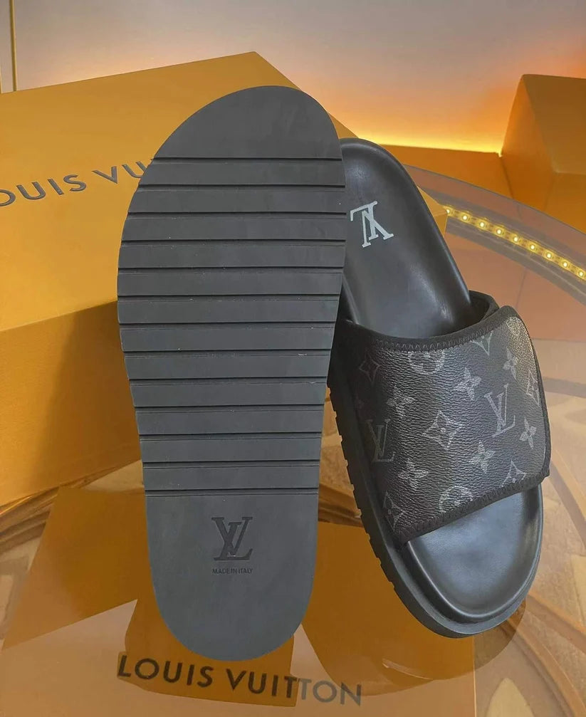 Chinelo Louis Vuitton Monogram Eclipse Canvas Black