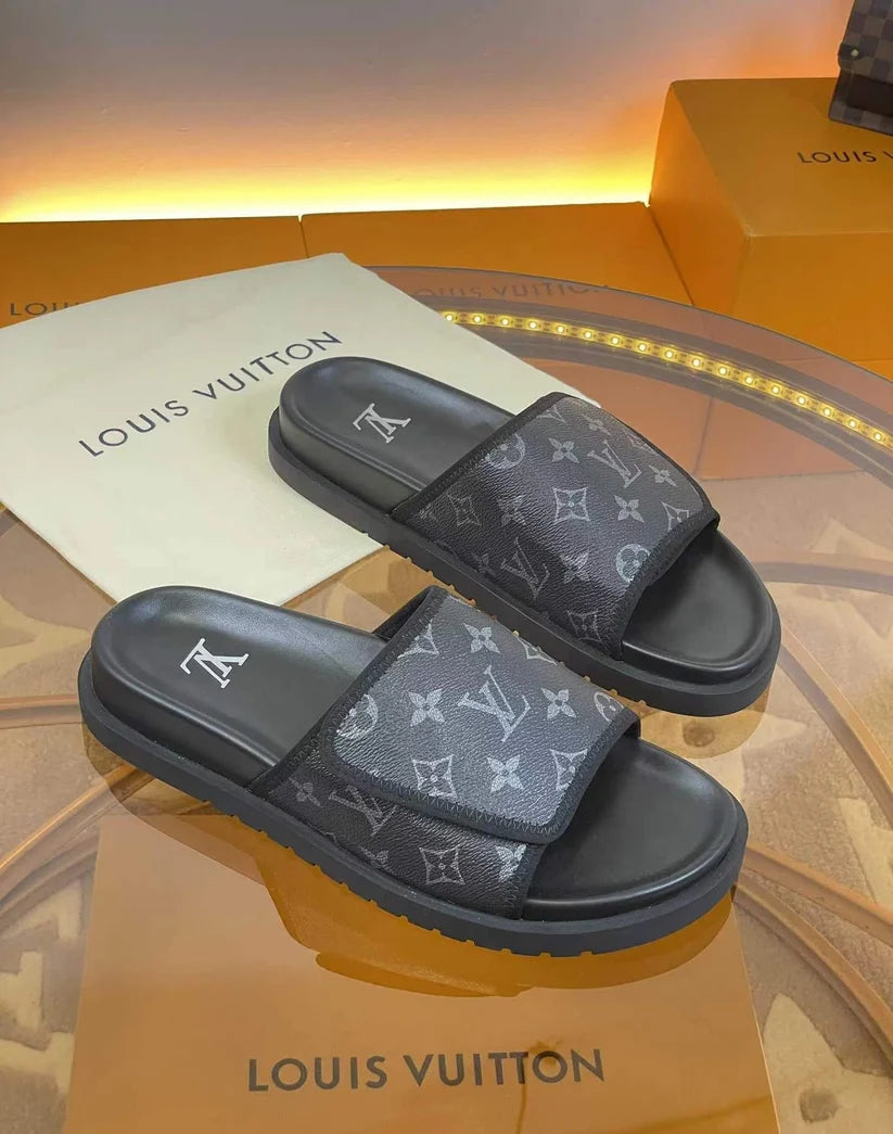 Chinelo Louis Vuitton Monogram Eclipse Canvas Black