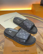 Chinelo Louis Vuitton Monogram Eclipse Canvas Black