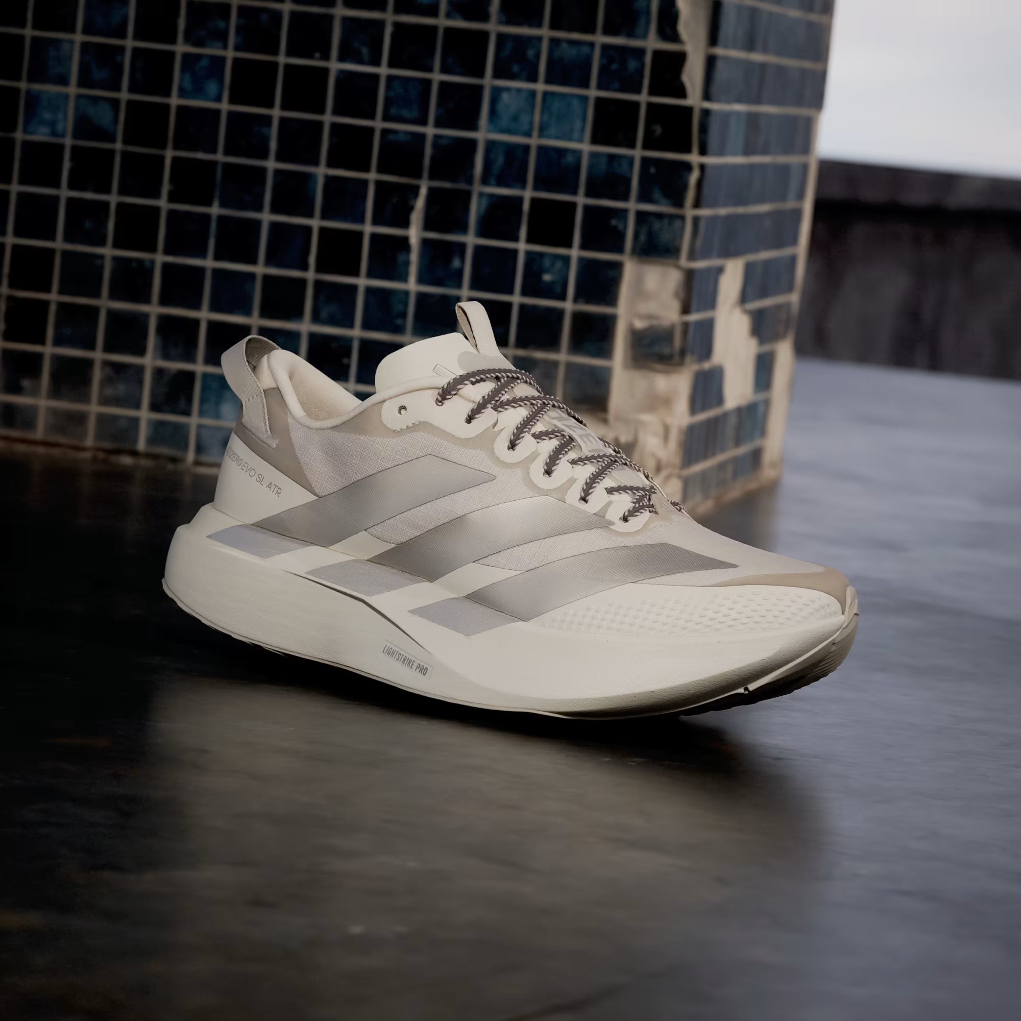 Tênis Adidas ADIZERO EVO SL ATR Off-White