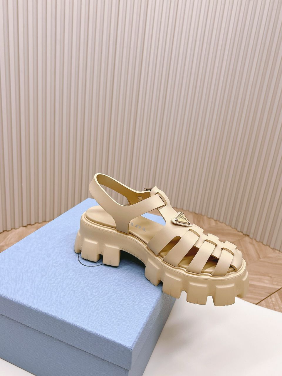Prada Monolith Quartzo