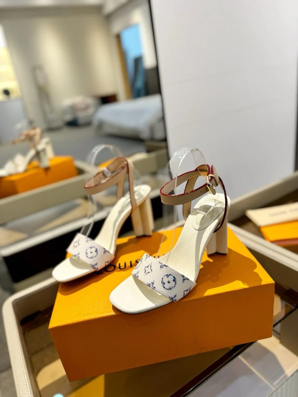 Lv Silhouette Sandal
