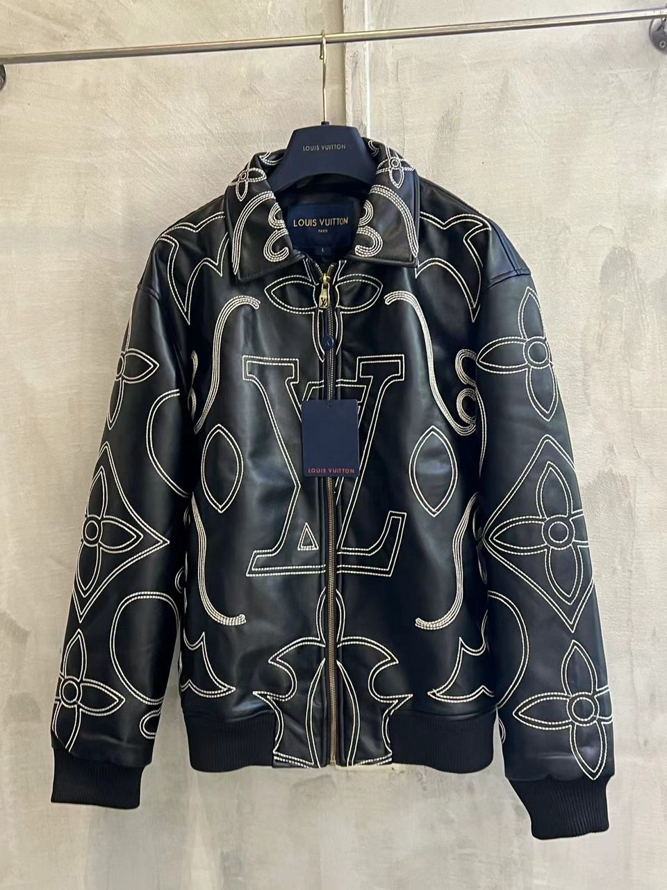 JAQUETA MONOGRAN LOUIS VUITTON "EMBROIDERED" Black (Pronta Entrega)Tamanho M