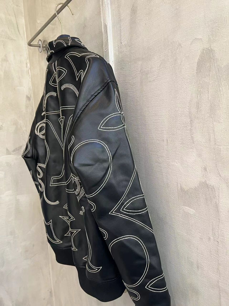 JAQUETA MONOGRAN LOUIS VUITTON "EMBROIDERED" Black (Pronta Entrega)Tamanho M