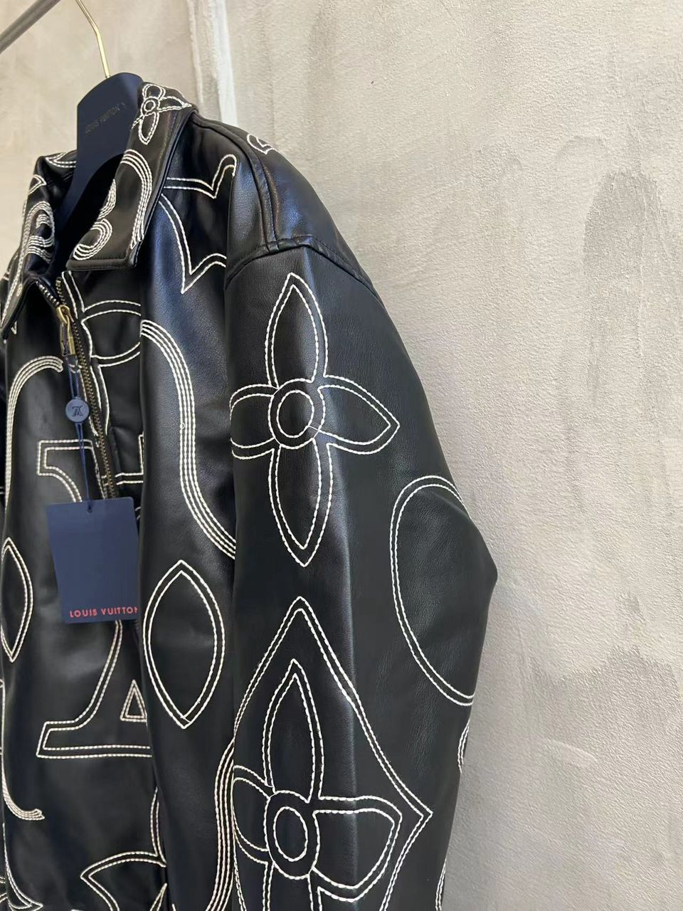 JAQUETA MONOGRAN LOUIS VUITTON "EMBROIDERED" Black (Pronta Entrega)Tamanho M
