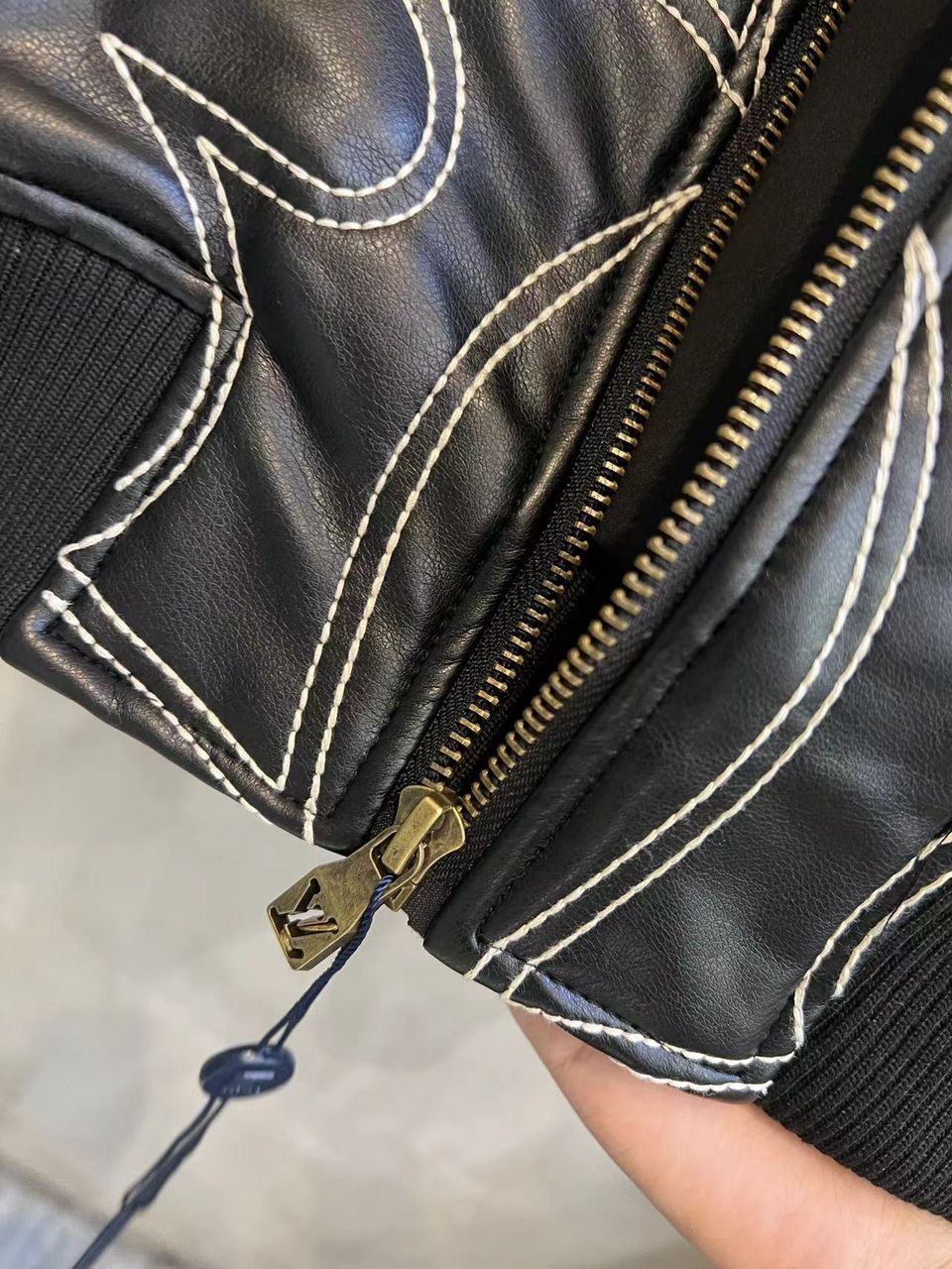 JAQUETA MONOGRAN LOUIS VUITTON "EMBROIDERED" Black (Pronta Entrega)Tamanho M