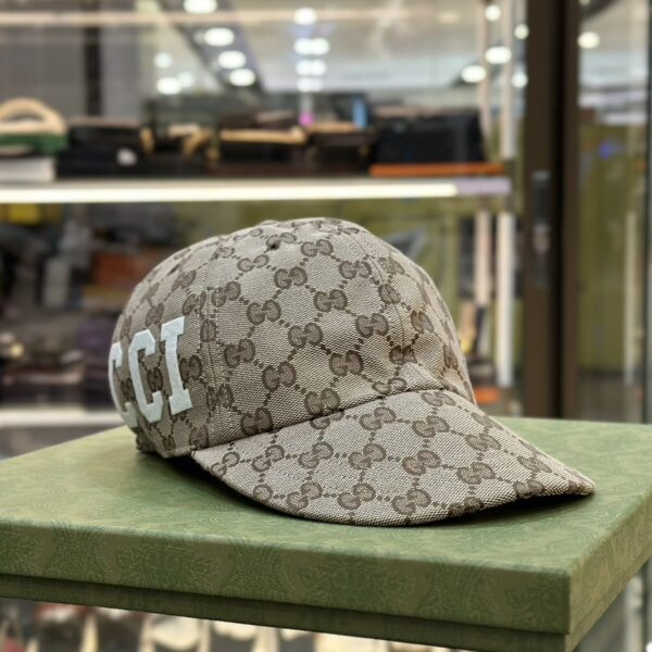 Boné Gucci Beige Gold Monogram