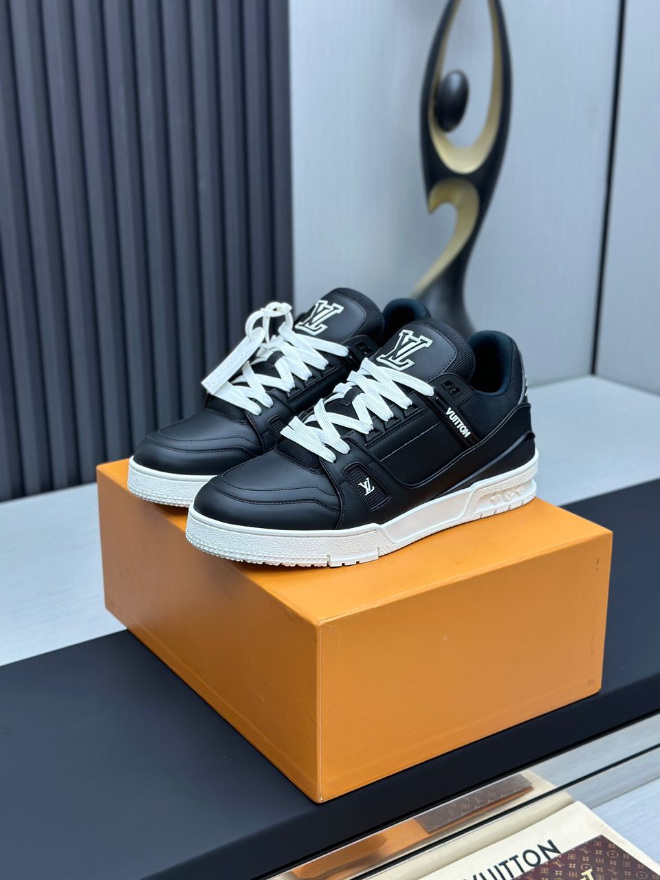 Tenis Louis Vuitton Trainer Low All Black White