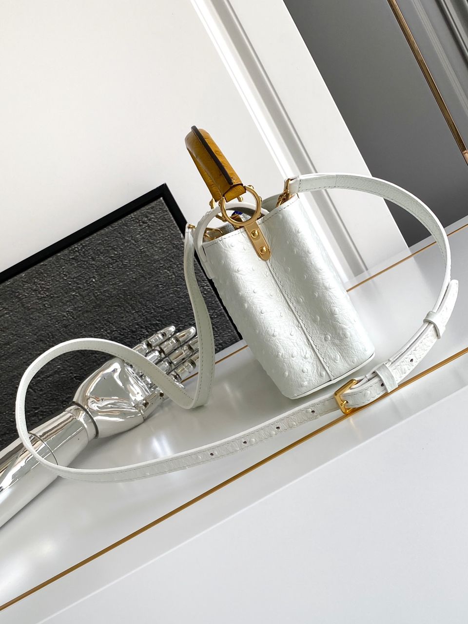 Bolsa Louis Vuitton Ostrich Capucines White