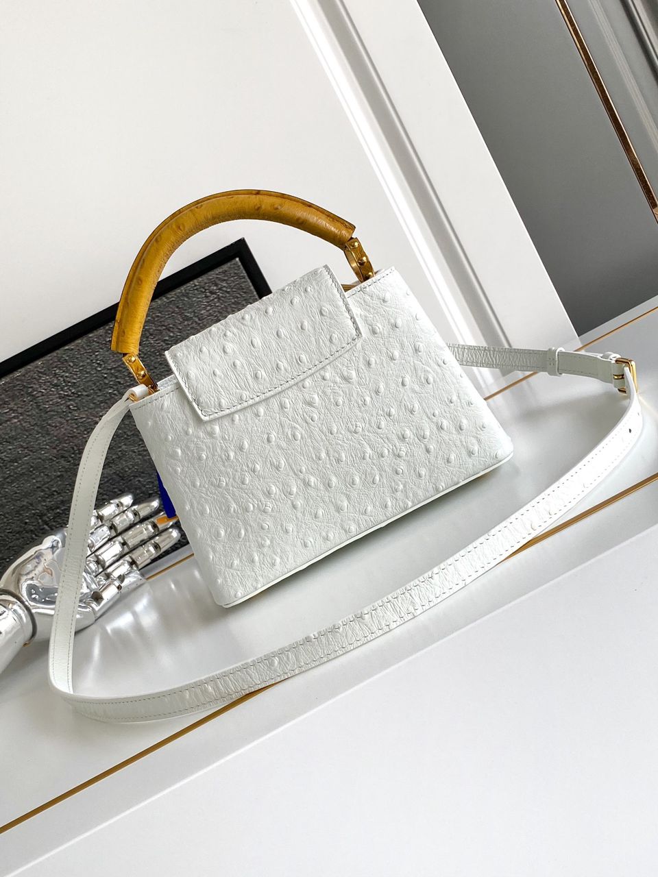 Bolsa Louis Vuitton Ostrich Capucines White