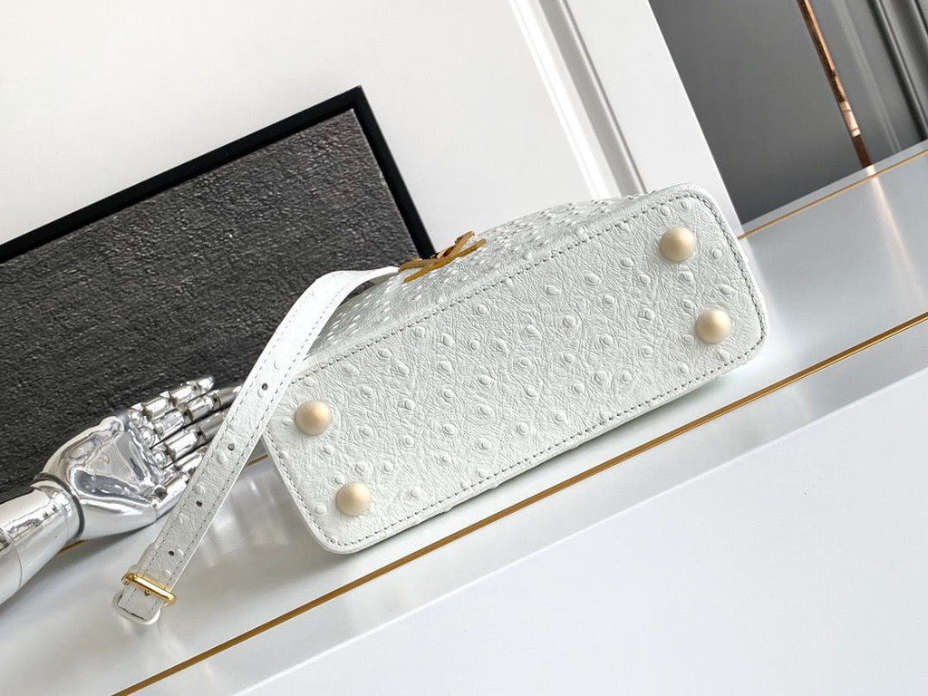 Bolsa Louis Vuitton Ostrich Capucines White
