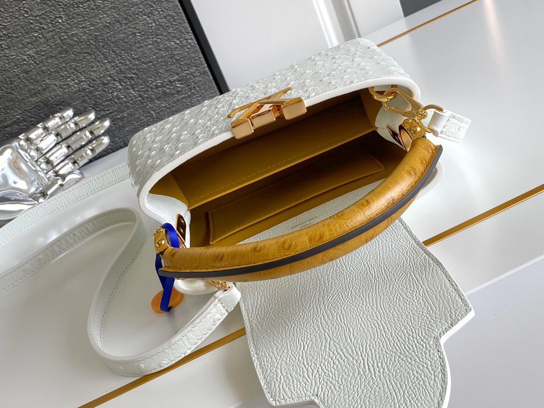 Bolsa Louis Vuitton Ostrich Capucines White